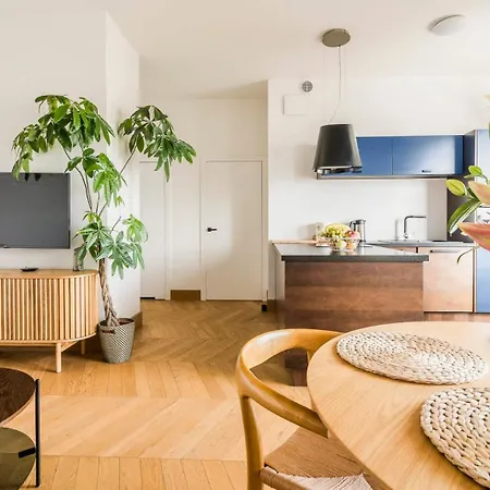 Golden Glow -chrobrego 96 Apartment