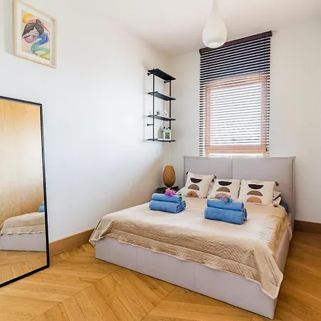 Golden Glow -chrobrego 96 Apartment